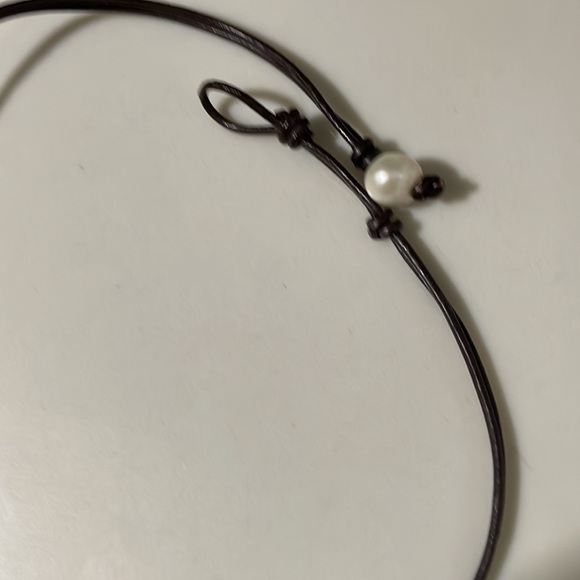 THREE LAYERS FAUX PEARLS/CRYSTALS NECKLACE. - Picture 6 of 6